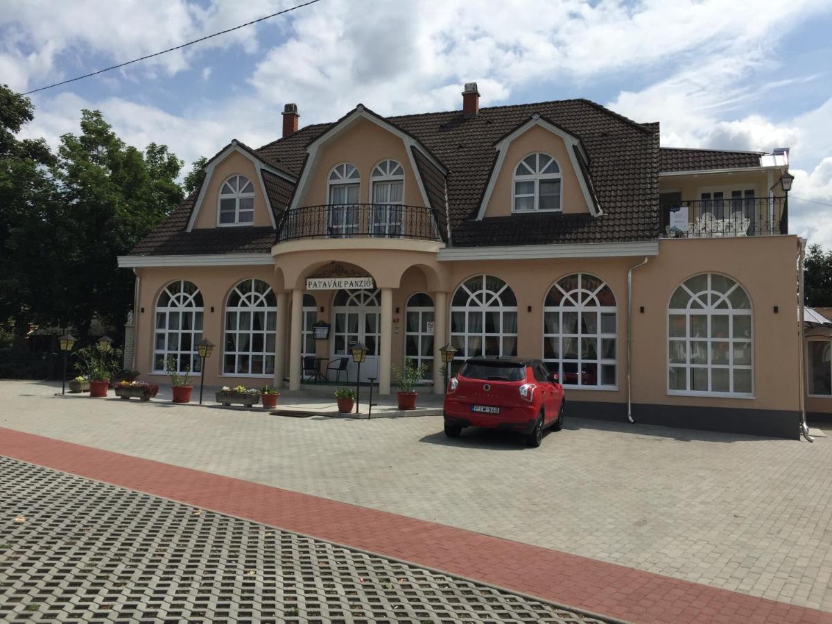 Patavár Panzió Étterem Gyongyospata Exterior foto