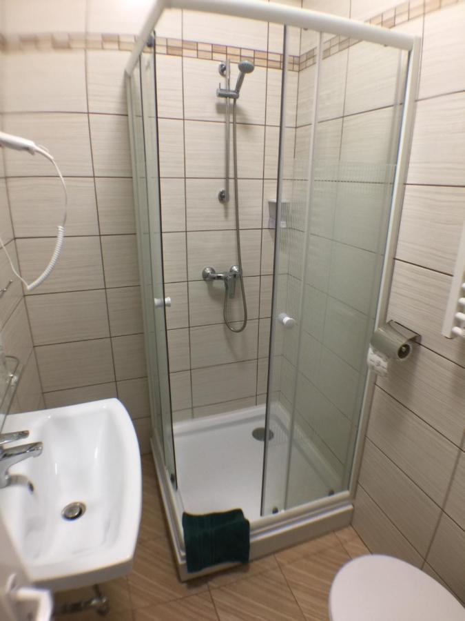 Patavár Panzió Étterem Gyongyospata Exterior foto