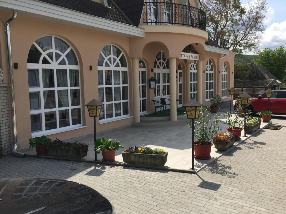 Patavár Panzió Étterem Gyongyospata Exterior foto