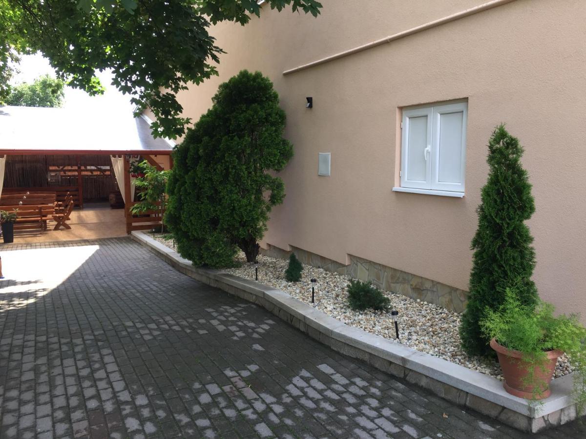 Patavár Panzió Étterem Gyongyospata Exterior foto