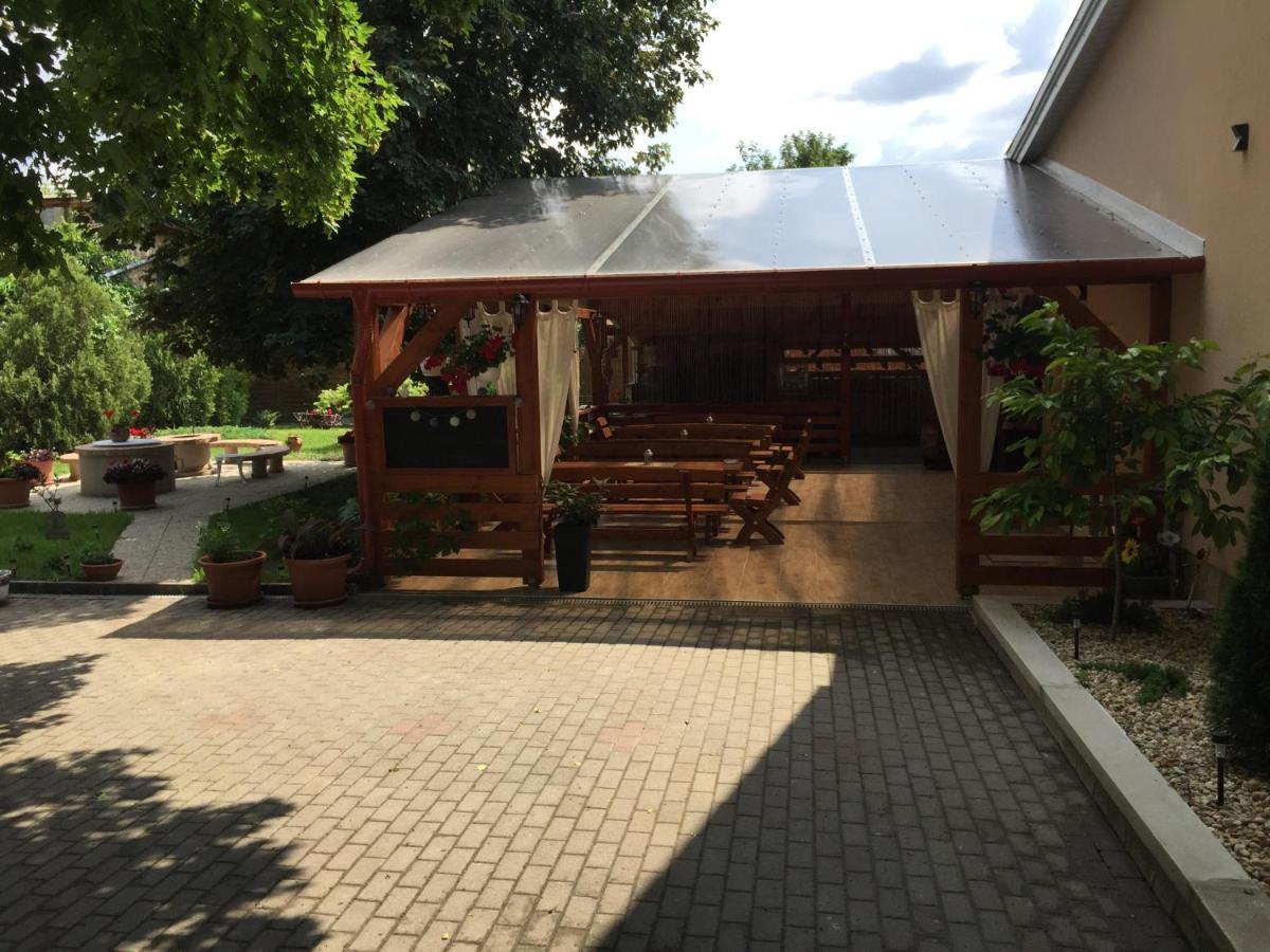 Patavár Panzió Étterem Gyongyospata Exterior foto