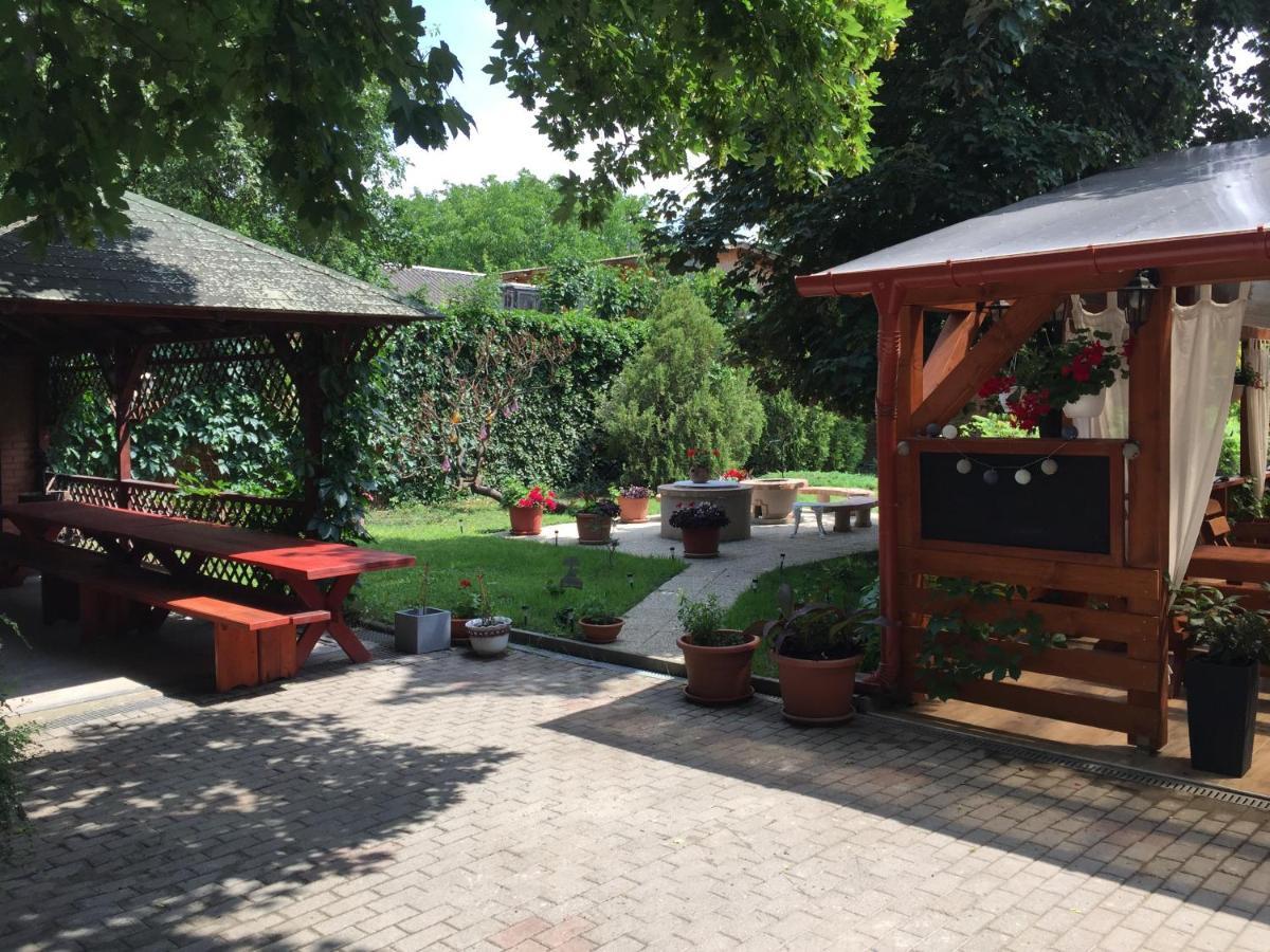 Patavár Panzió Étterem Gyongyospata Exterior foto