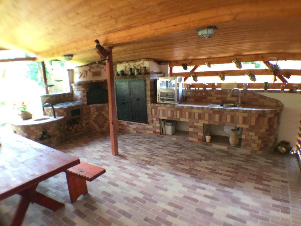 Patavár Panzió Étterem Gyongyospata Exterior foto